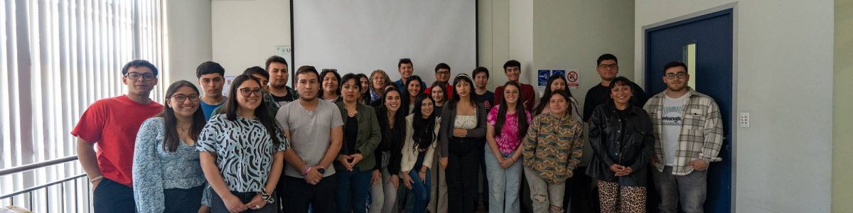 Futuros profesionales se capacitan para ayudar a colegios y liceos a que se certifiquen en medioambiente