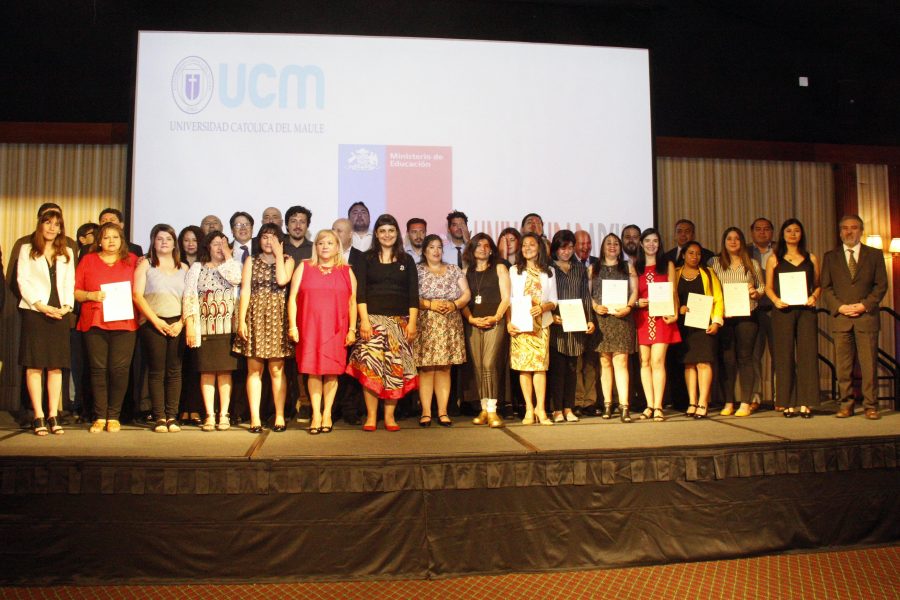 UCM certificó a primer grupo de estudiantes de la U. Arcis