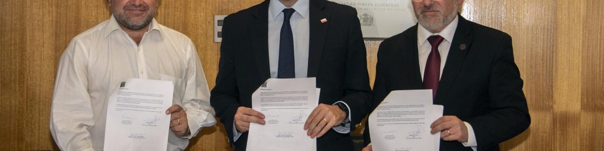 Mineduc y Universidad Católica del Maule firman convenio para estudiantes de postgrado de la U. Arcis