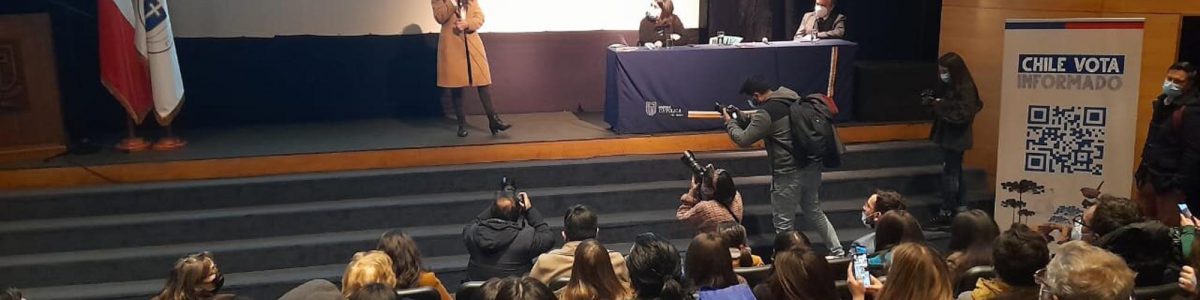 Ministra Vallejo encabezó actividad “Chile Vota Informado” en Talca