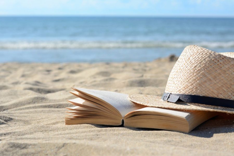 UCM recomienda libros electrónicos para disfrutar estas vacaciones de verano