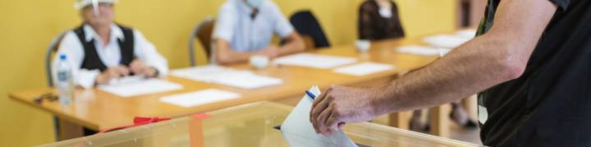 “Construye una sociedad de individuos dispuestos racional y efectivamente para la elección y el consumo”