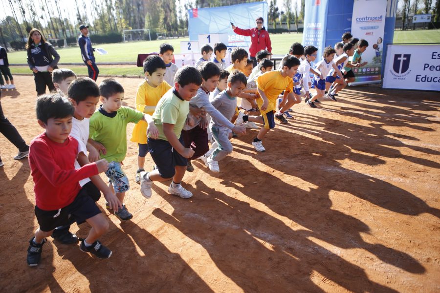 300 niños y jóvenes disfrutaron de una mañana deportiva-recreativa en la UCM