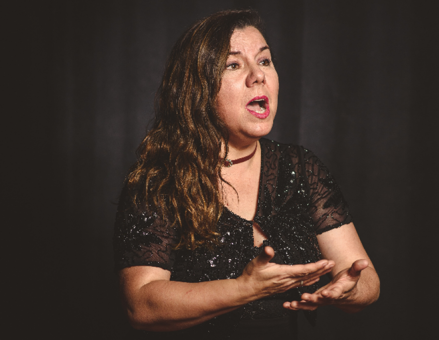 Soprano Claudia Wilkinson busca acercar música sacra a comunidad