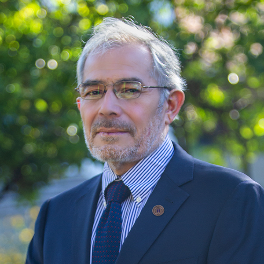 Dr. Claudio Rojas Miño