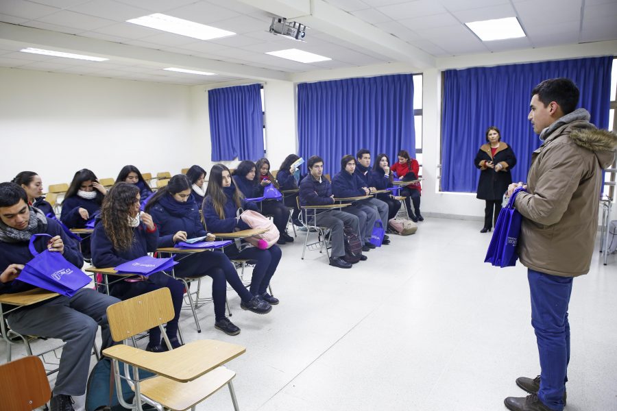 UCM resuelve inquietudes de escolares sobre proceso de admisión a las universidades chilenas