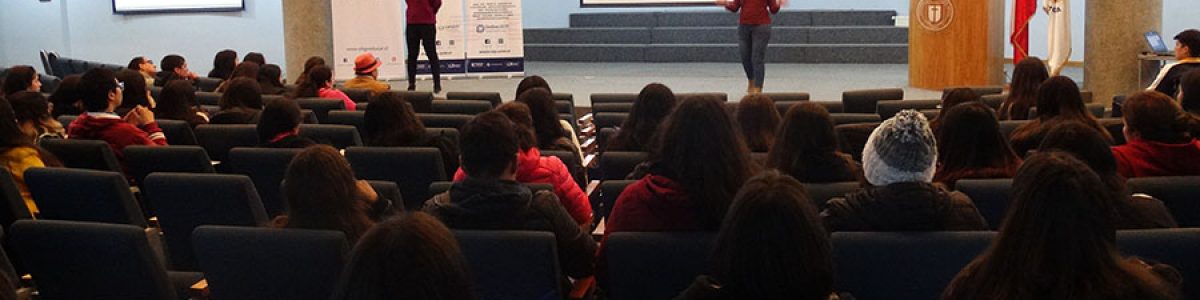 Estudiantes del maule participan en jornada sobre carrera docente