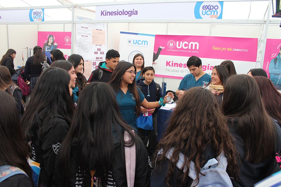 Expo UCM recibe estudiantes de distintos puntos de la Región