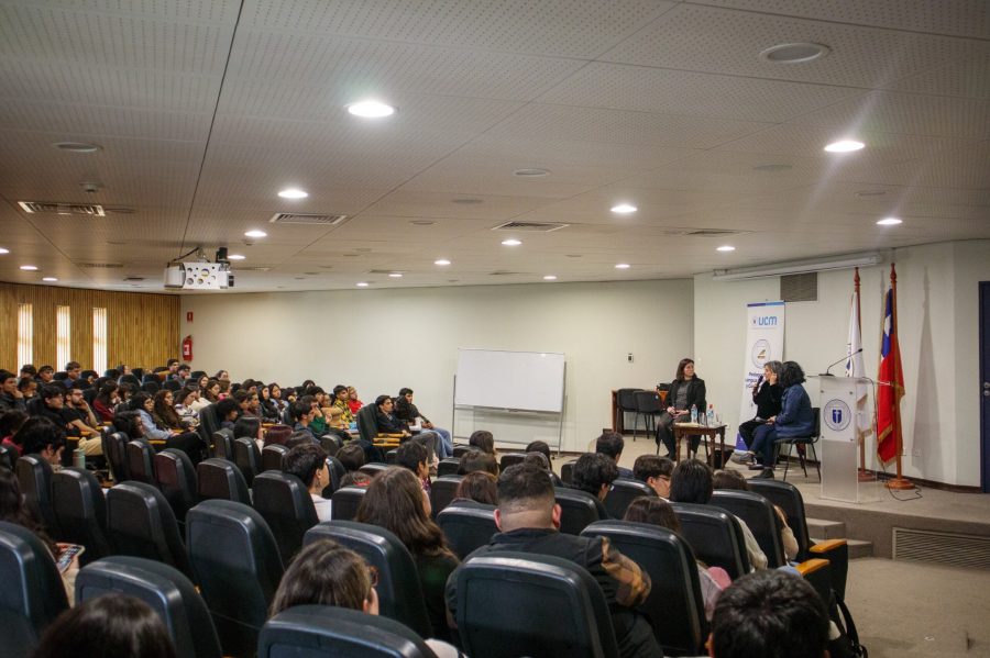 Premio Nacional de Literatura, Diamela Eltit sostuvo conversatorio con estudiantes y académicos de la UCM