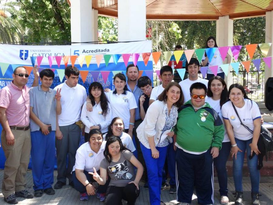 Estudiantes UCM sensibilizan a la comunidad con Feria de Escuelas Especiales
