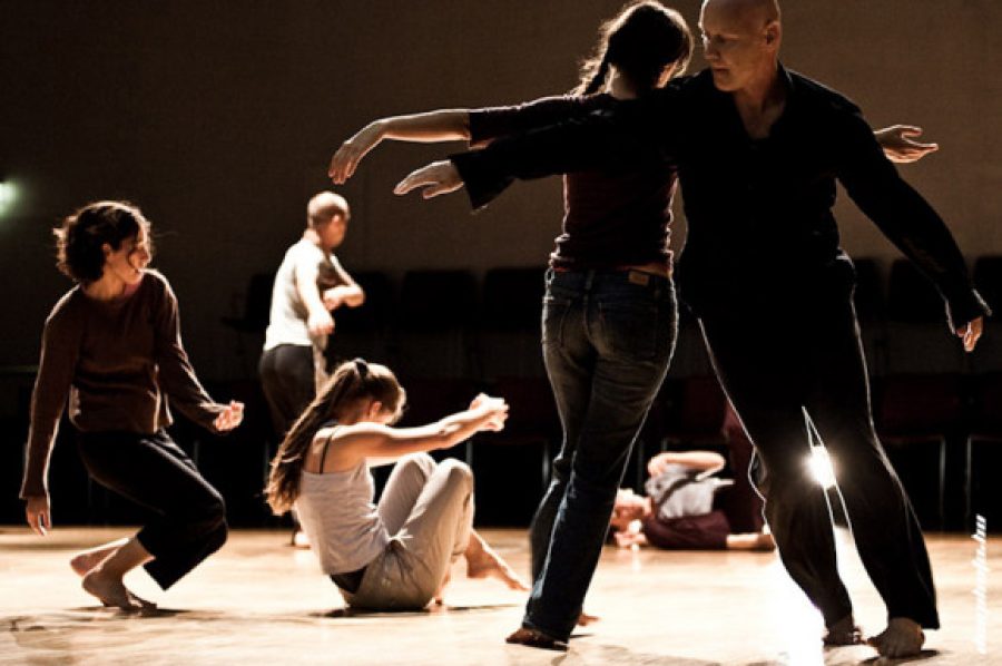 EXT UCM-Curicó invita a taller de Contact Improvisation en el Día de la Danza