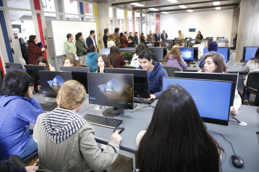Estudiantes podrán utilizar nuevo equipamiento computacional