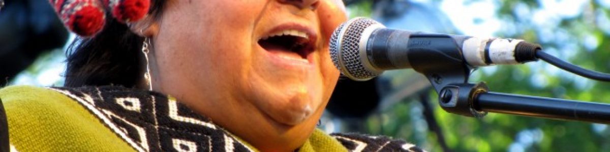 El canto mapuche de Nancy San Martín en la Feria del Folclor de Huilquilemu
