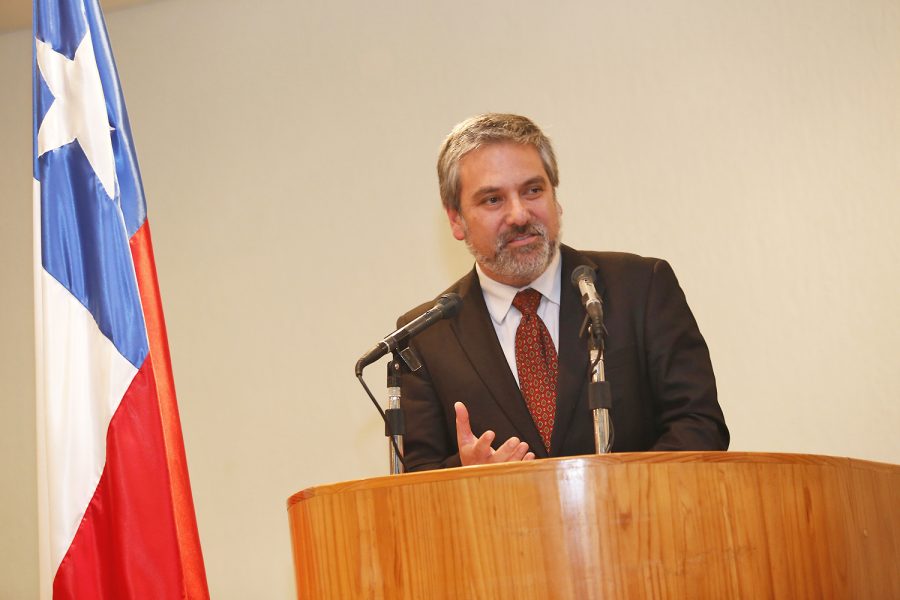 Rector UCM abordó la descentralización en relevante seminario en Congreso Nacional