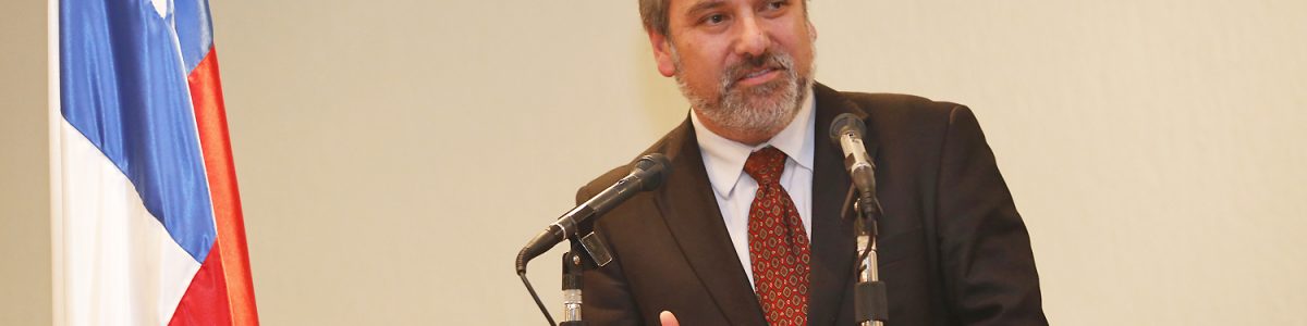 Rector UCM abordó la descentralización en relevante seminario en Congreso Nacional