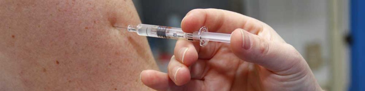 Vacunación contra la influenza es más urgente este año